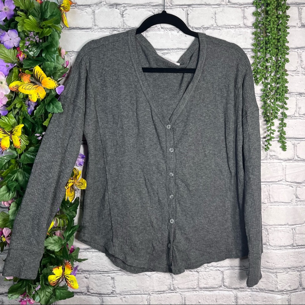 ¥💙2/$40💙NWT SO Grey Long Sleeve Button Down Lightweight Cardigan Size Small